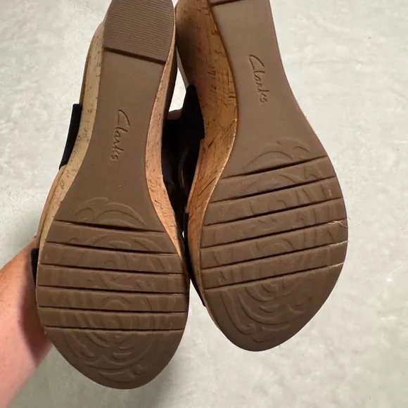 Clarks Women's Black and Tan Sandals - Picture 9 of 11